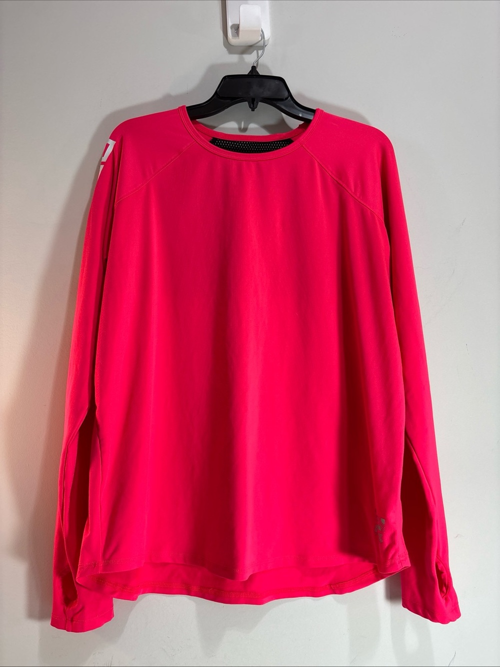 Women’s Long-Sleeve Performance Top - Bright Pink. 1299